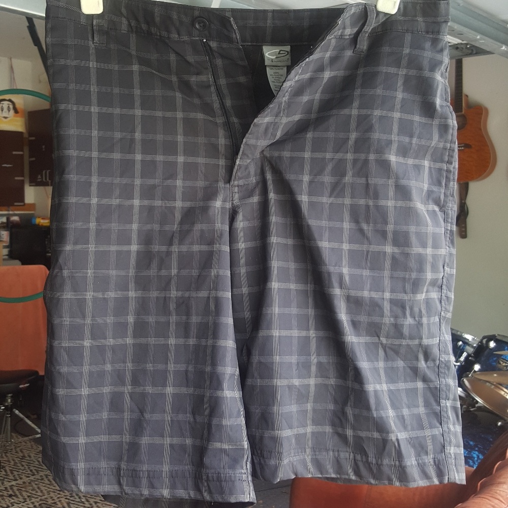 MOISTURE WICKING GOLF SHORTS